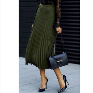 H&M pleated olive green midi skirt